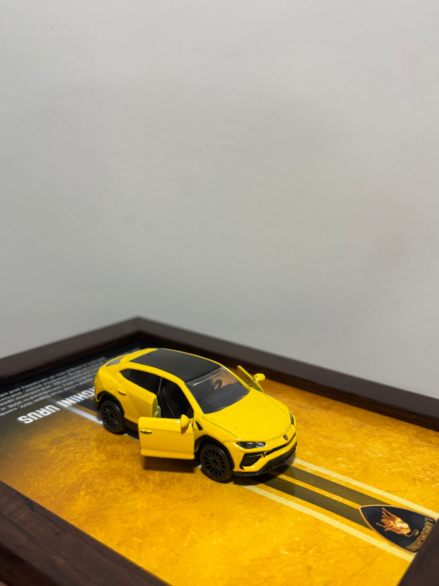 Lamborghini Urus 3d Car Frame (yellow)